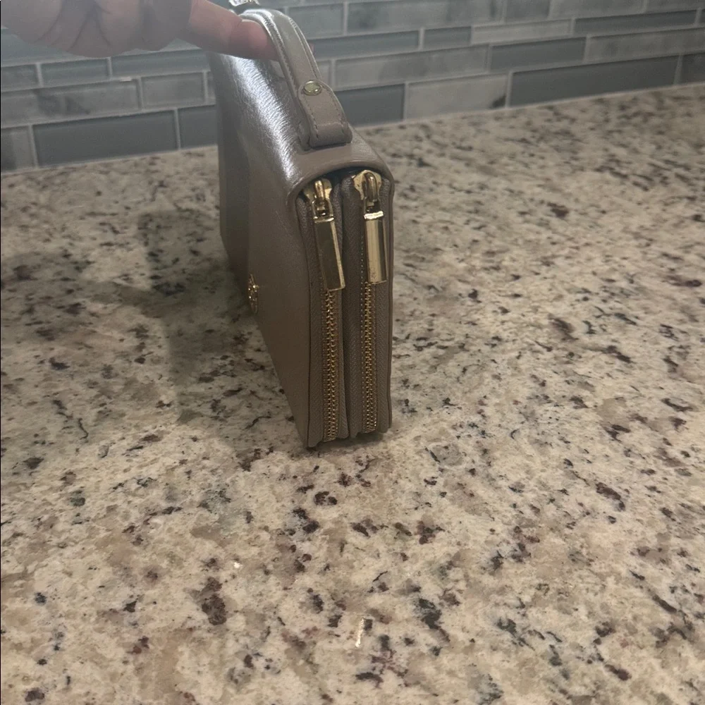 Tory Burch Beige Leather clutch